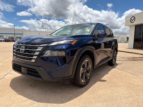 Used 2024 Nissan Rogue SV AWD/4WD image 8