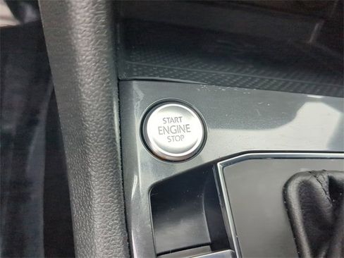 Certified 2020 Volkswagen Tiguan SE R-Line image 31