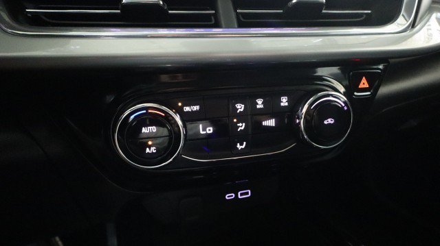 Used 2025 Chevrolet Trax LT FWD image 18