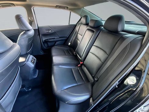 Used 2017 Honda Accord Touring image 19