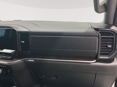 Used 2025 GMC Sierra 2500 SLT w/ SLT Convenience Package image 28