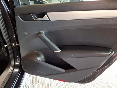 Used 2020 Volkswagen Passat 2.0T SE w/ Sunroof Package image 9