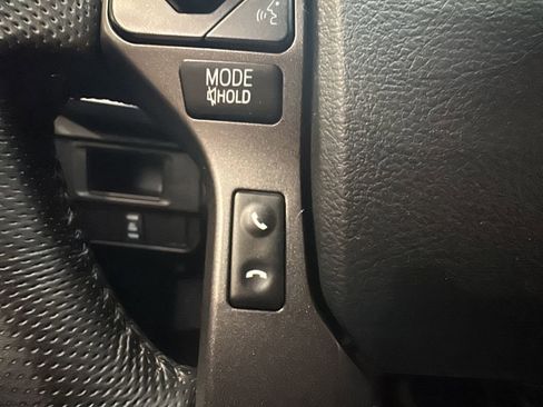 Used 2016 Toyota Tacoma TRD Sport w/ Towing Package image 18