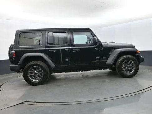Used 2025 Jeep Wrangler Unlimited Sport AWD/4WD image 4