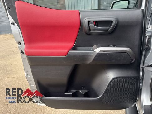 Used 2021 Toyota Tacoma SR5 AWD/4WD image 17
