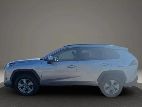 Used 2022 Toyota RAV4 LE AWD/4WD image 8