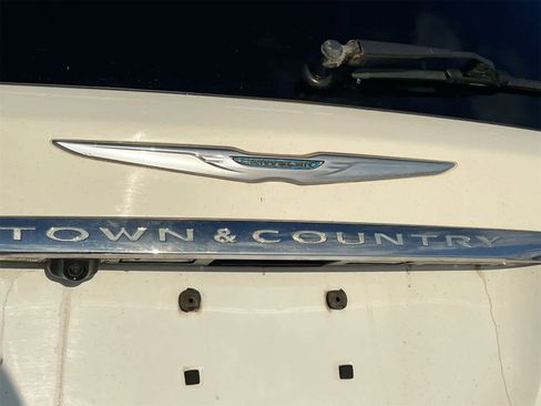 Used 2012 Chrysler Town & Country Touring w/ Entertainment Group #1 image 12