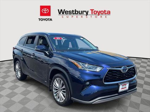 Certified 2022 Toyota Highlander Platinum image 1