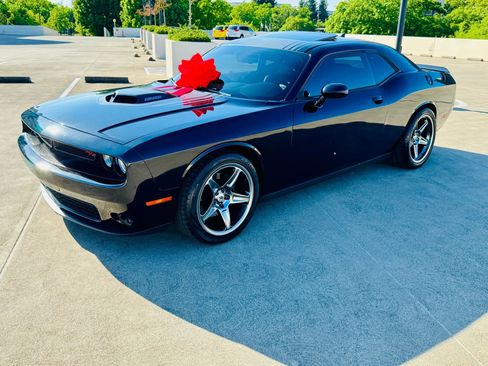 Used 2016 Dodge Challenger R/T Plus image 27
