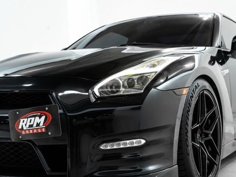 Used 2016 Nissan GT-R Premium image 16