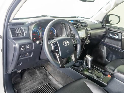 Used 2018 Toyota 4Runner TRD Off-Road Premium AWD/4WD image 13