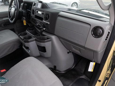 Used 2022 Ford E-450 and Econoline 450 Super Duty image 10