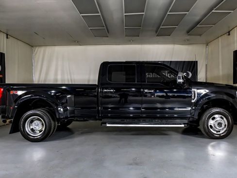 Used 2022 Ford F350 XLT w/ XLT Premium Package image 5