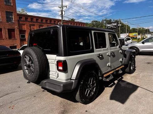 Used 2024 Jeep Wrangler Unlimited Sport AWD/4WD image 7