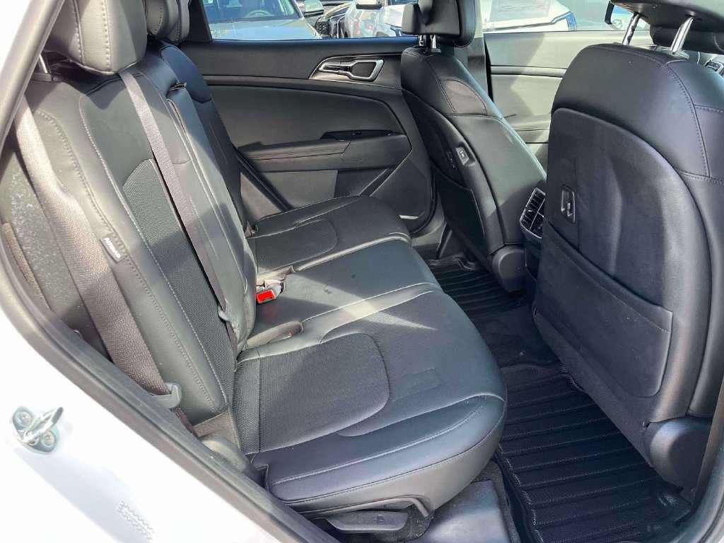 Used 2025 Kia Sportage EX FWD image 9