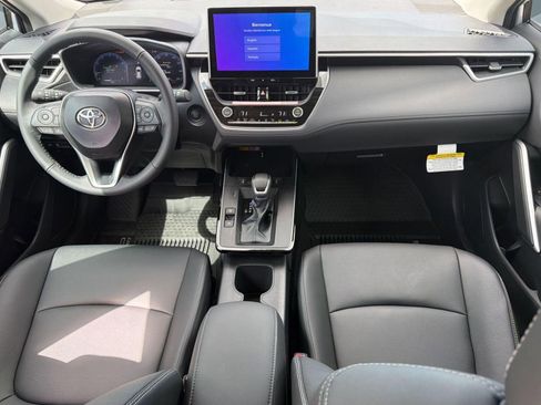 Used 2026 Toyota Corolla Cross XLE FWD image 13