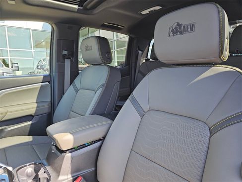 New 2026 Chevrolet Colorado ZR2 w/ ZR2 Bison Edition image 24