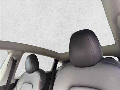 Used 2021 Tesla Model Y Long Range image 16