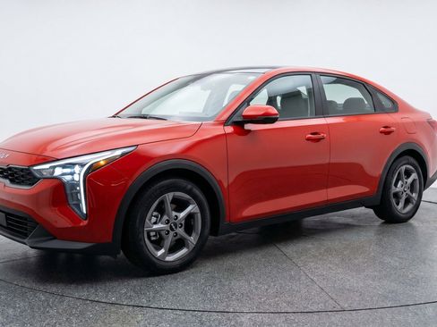 Used 2025 Kia K4 LXS FWD image 3