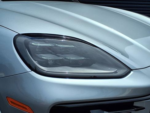 New 2025 Porsche Cayenne Coupe image 31