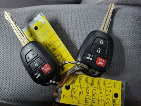 Used 2019 Toyota Corolla LE image 13