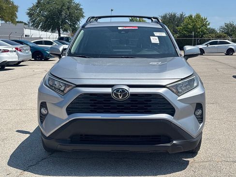 Used 2019 Toyota RAV4 XLE w/ Convenience Package FWD image 2