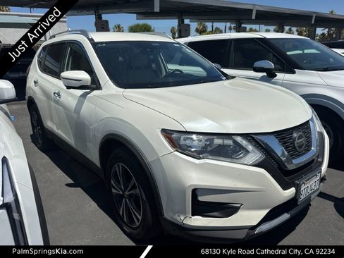 Used 2019 Nissan Rogue SV w/ Premium Package FWD image 1