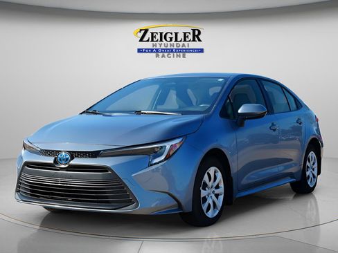 Used 2024 Toyota Corolla XLE FWD image 3