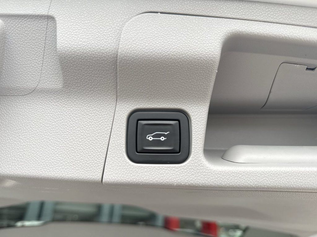 Used 2021 GMC Acadia SLT AWD/4WD image 18