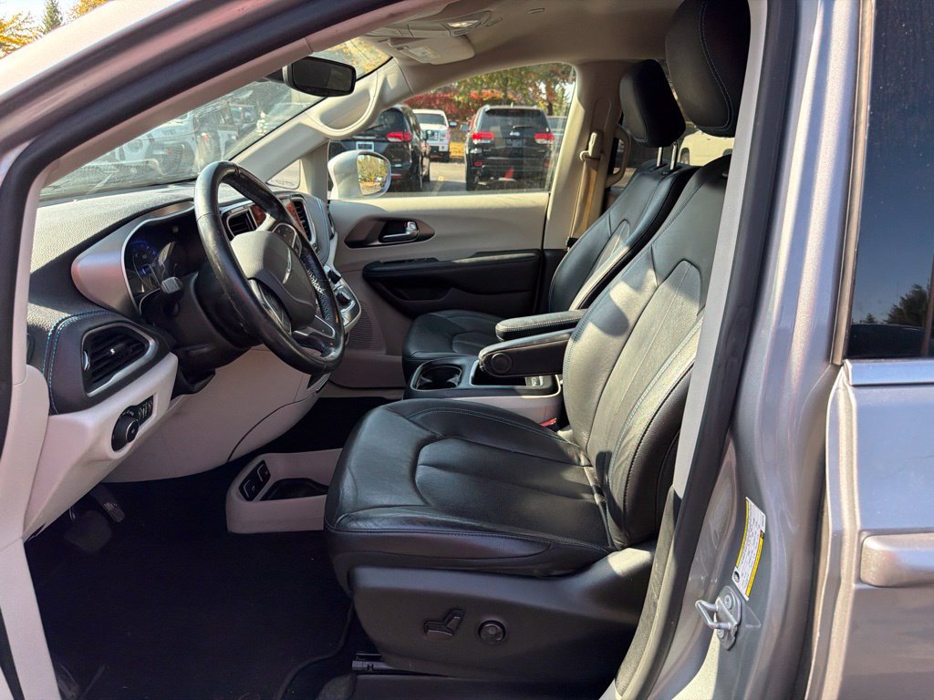 Used 2021 Chrysler Pacifica Touring-L AWD/4WD image 8
