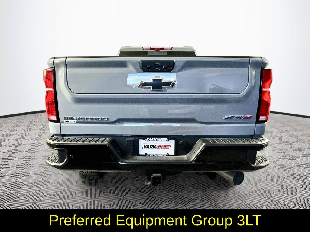 Used 2025 Chevrolet Silverado 2500 ZR2 AWD/4WD image 9