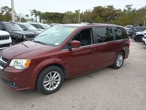 Certified 2019 Dodge Grand Caravan SXT image 2