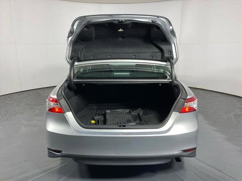 Certified 2018 Toyota Camry LE image 10