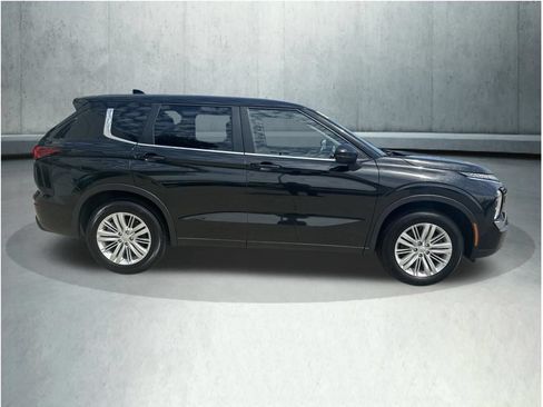 Used 2023 Mitsubishi Outlander ES AWD/4WD image 6