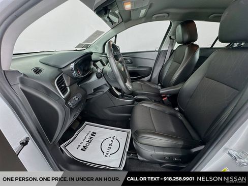 Used 2022 Chevrolet Trax LT w/ Sport Edition AWD/4WD image 19
