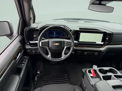 Used 2025 Chevrolet Silverado 1500 LT AWD/4WD image 7