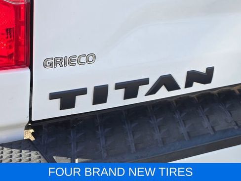 Used 2024 Nissan Titan SV w/ SV Convenience Package image 9