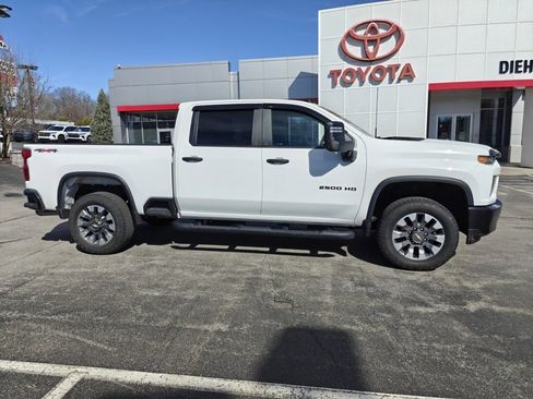 Used 2023 Chevrolet Silverado 2500 Custom w/ Custom Value Package image 4