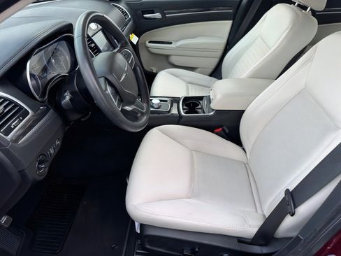 Used 2019 Chrysler 300 Touring w/ Sport Appearance Package image 15