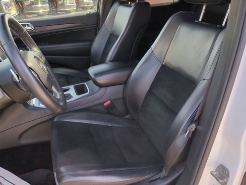 Used 2017 Jeep Grand Cherokee Altitude image 13