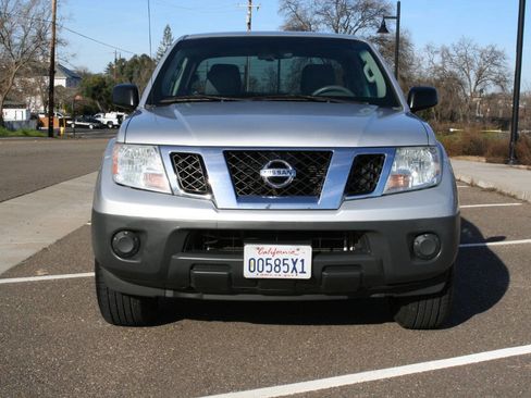 Used 2015 Nissan Frontier S image 3