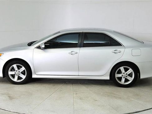 Used 2012 Toyota Camry SE FWD image 4