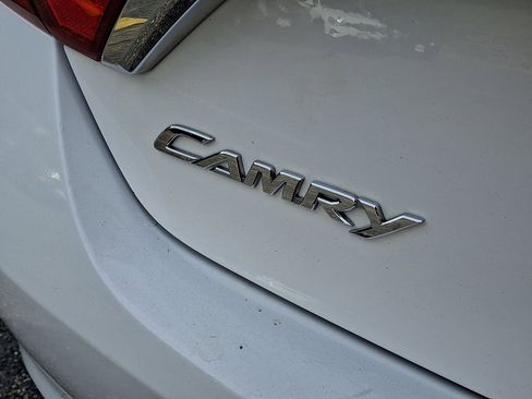 Used 2015 Toyota Camry LE image 31