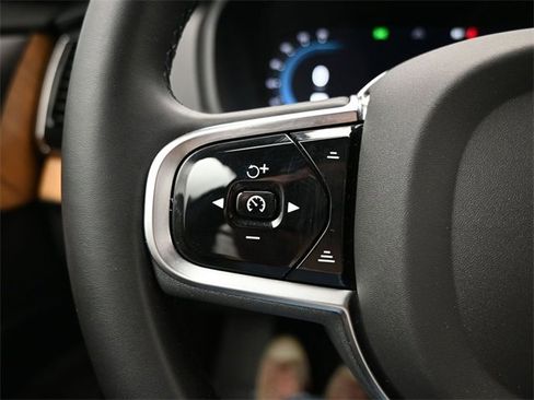 Used 2023 Volvo XC90 B5 Plus image 25