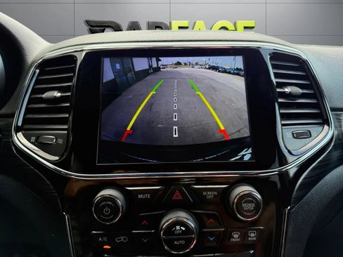 Used 2019 Jeep Grand Cherokee Altitude AWD/4WD image 29