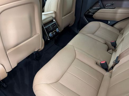 Used 2024 Land Rover Range Rover Sport SE AWD/4WD image 4