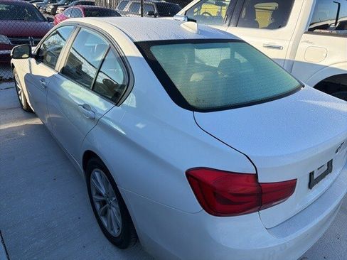 Used 2018 BMW 320i Sedan w/ Convenience Package image 4