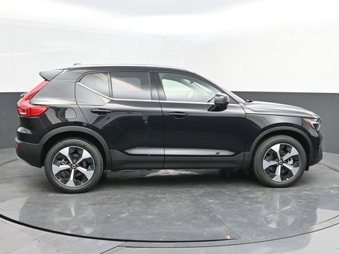New 2025 Volvo XC40 B5 Core w/ Protection Package Premier image 8