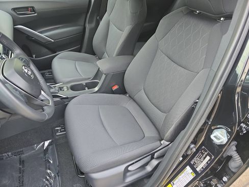 Used 2024 Toyota Corolla Cross LE image 20