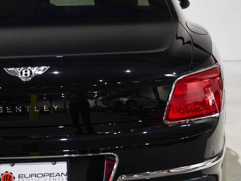 Used 2022 Bentley Flying Spur V8 image 33